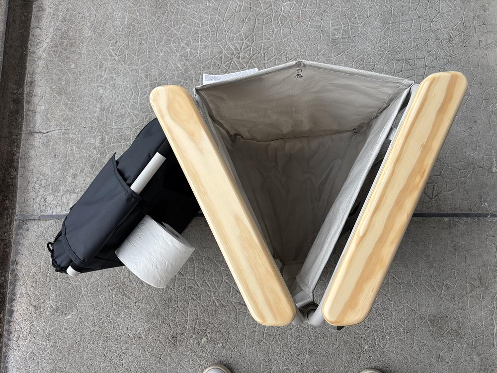   Folding dry toilet with accessories 